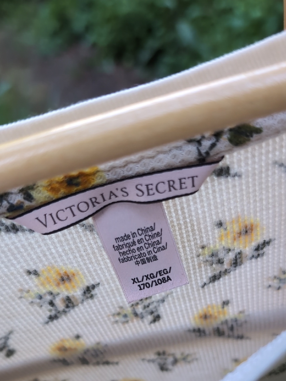 Victoria's Secret Romantic White Long Sleeve Floral Nightshirt with Yellow Roses - Picture 6 of 8